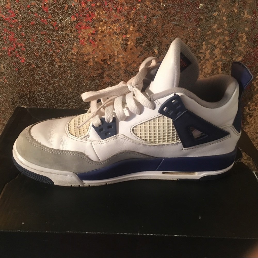 Jordan 4s - Picture 5 of 6